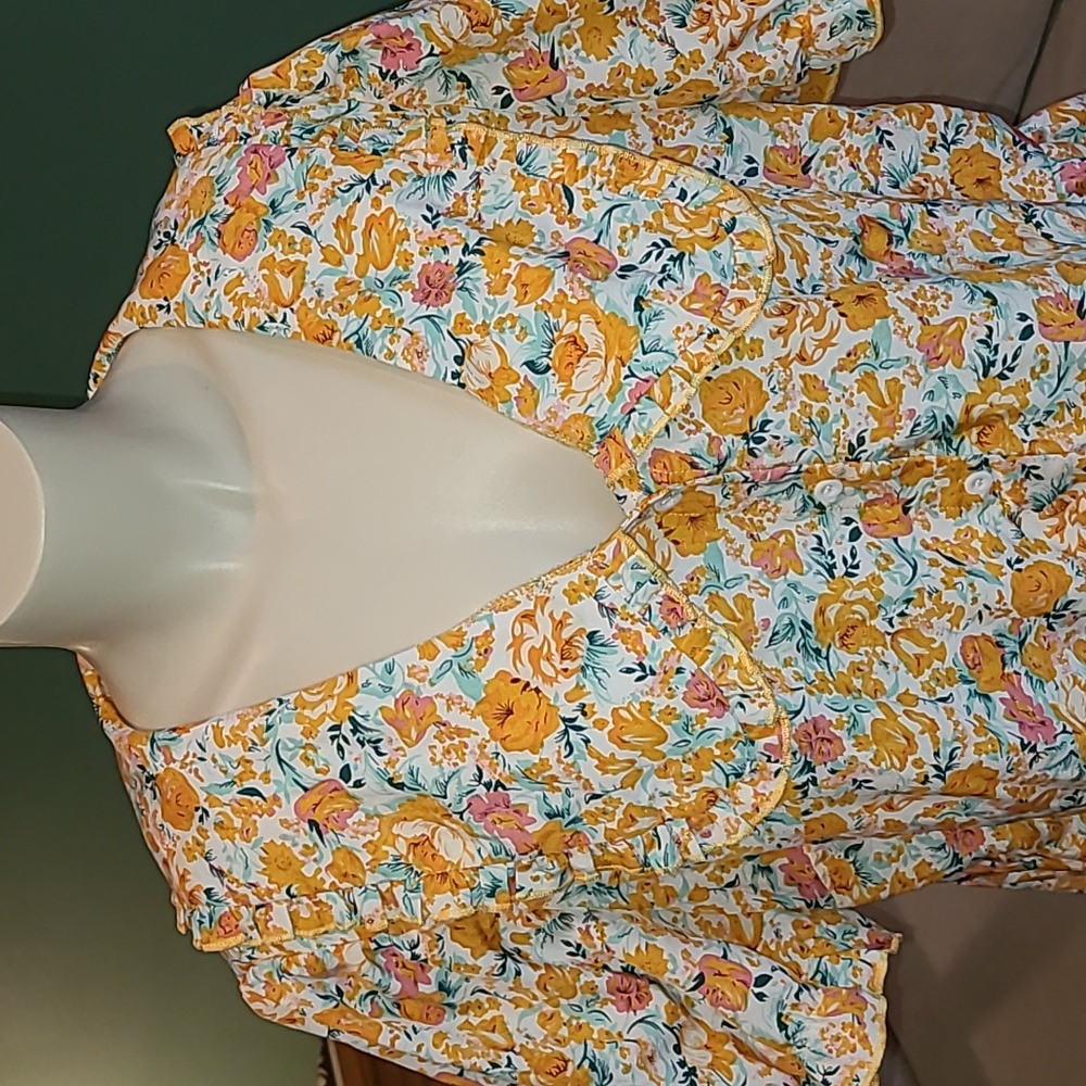 Floral Blouse with PeterPan collar, size 3XL